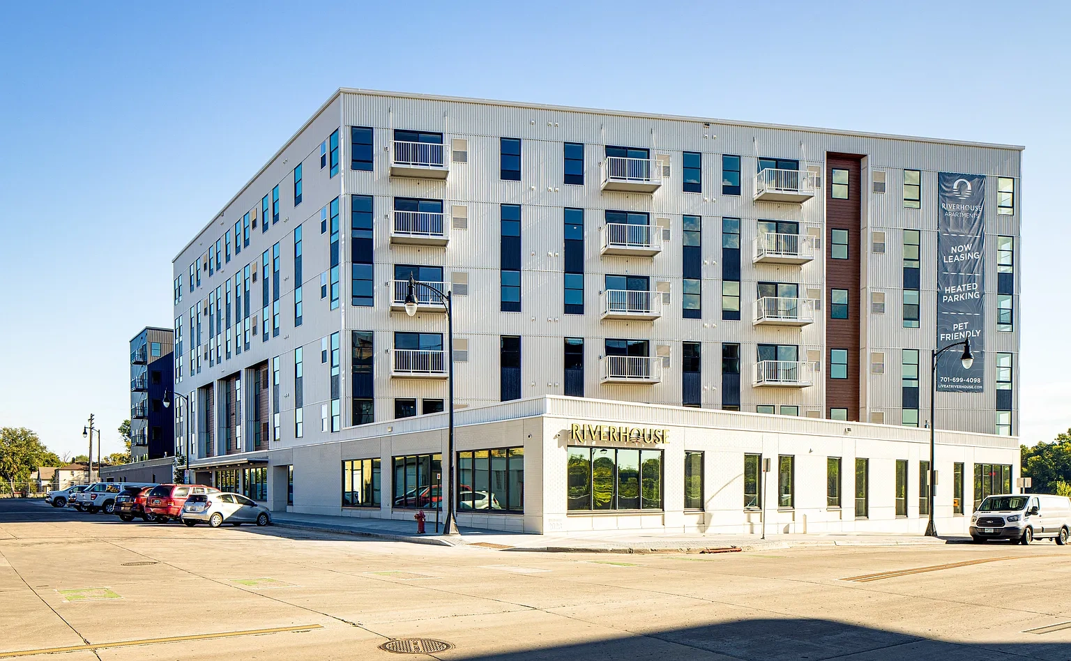 Riverhouse Apartments – photo 5