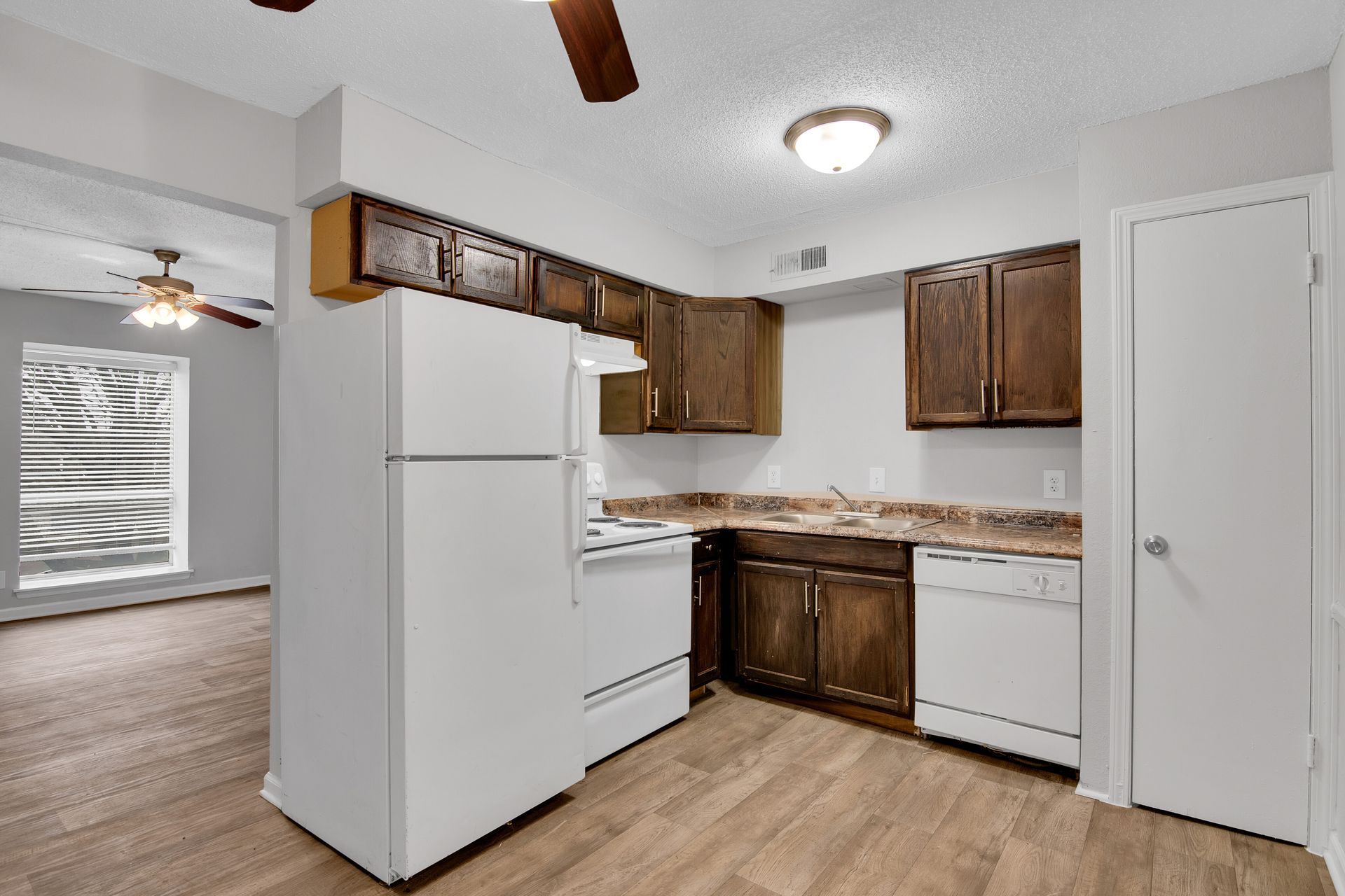 5101 Hawthorne Dr – photo 3