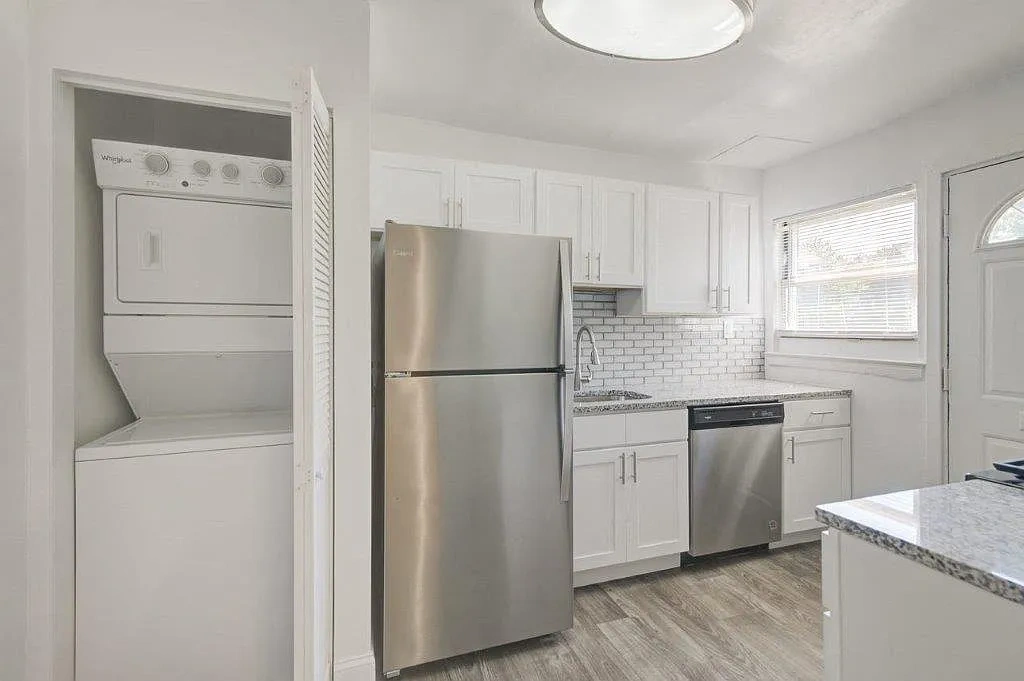 Elmwood Village Apartments and Townhomes – photo 3