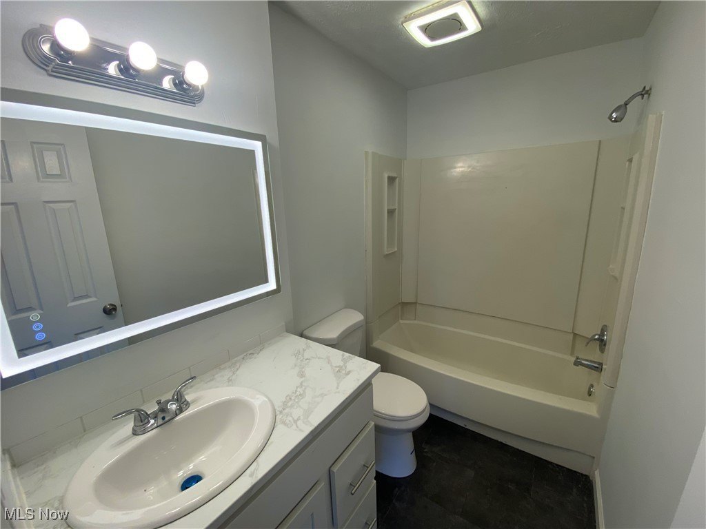 854 E 258th St – photo 4