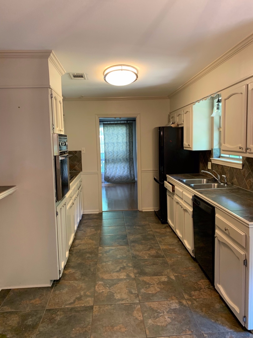 755 Burgin Ave – photo 4