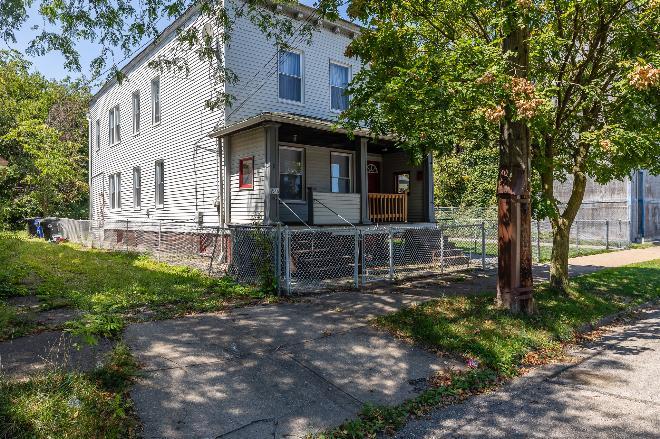 1548 E 49th St – photo 1