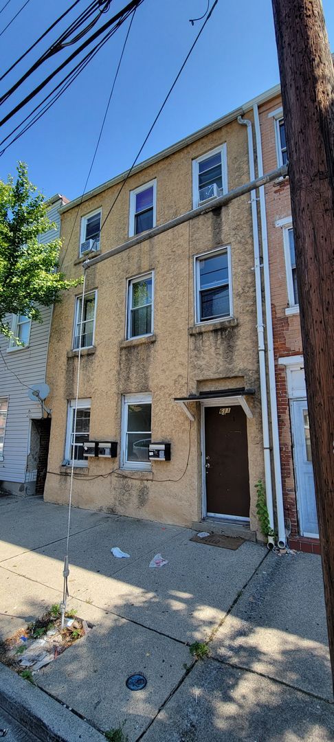 611 N Front St unit 611 N Front St - Apt #1 – photo 1