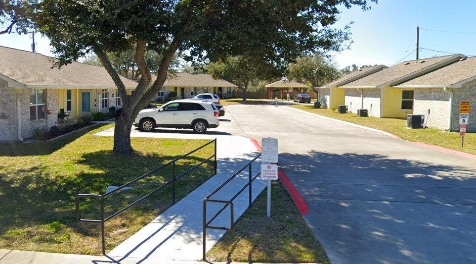 1201 N Live Oak St unit 102 – photo 3