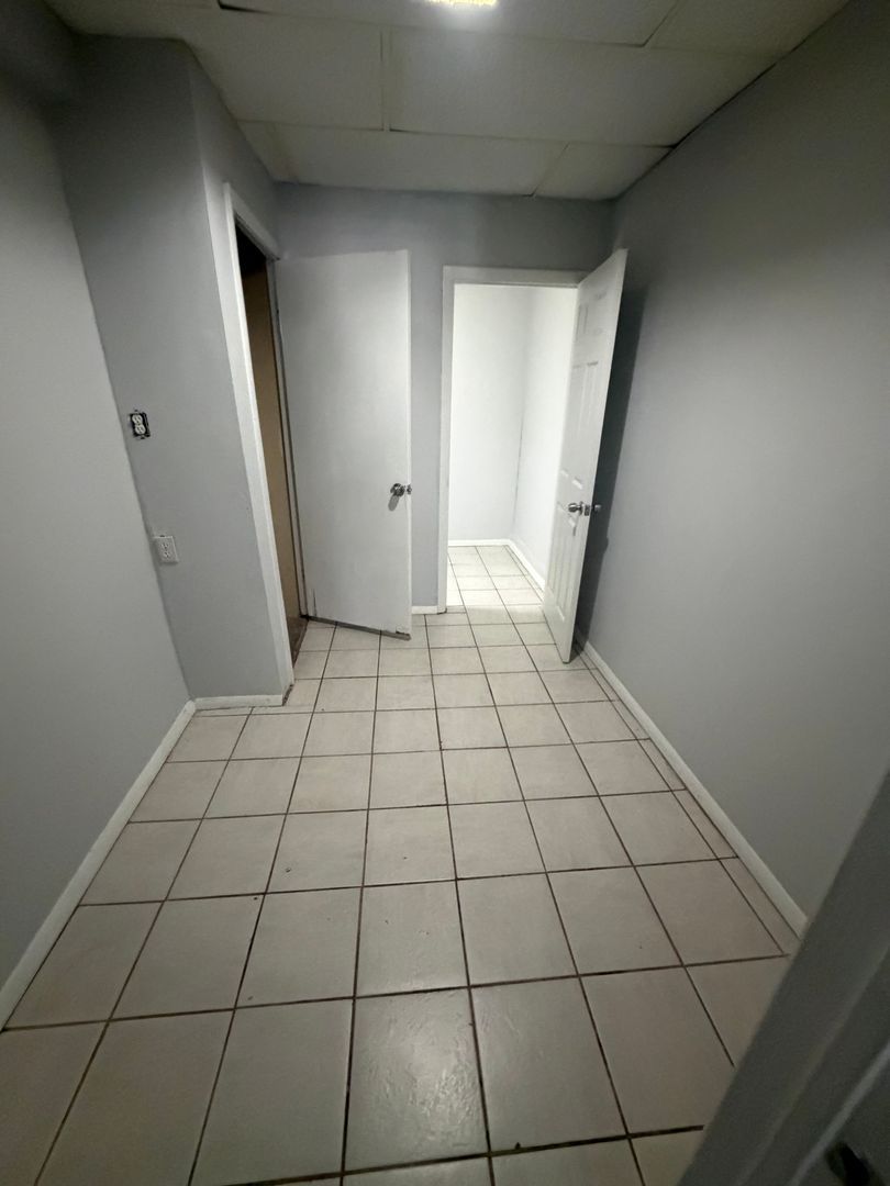 923 Hamilton St unit Commercial – photo 3