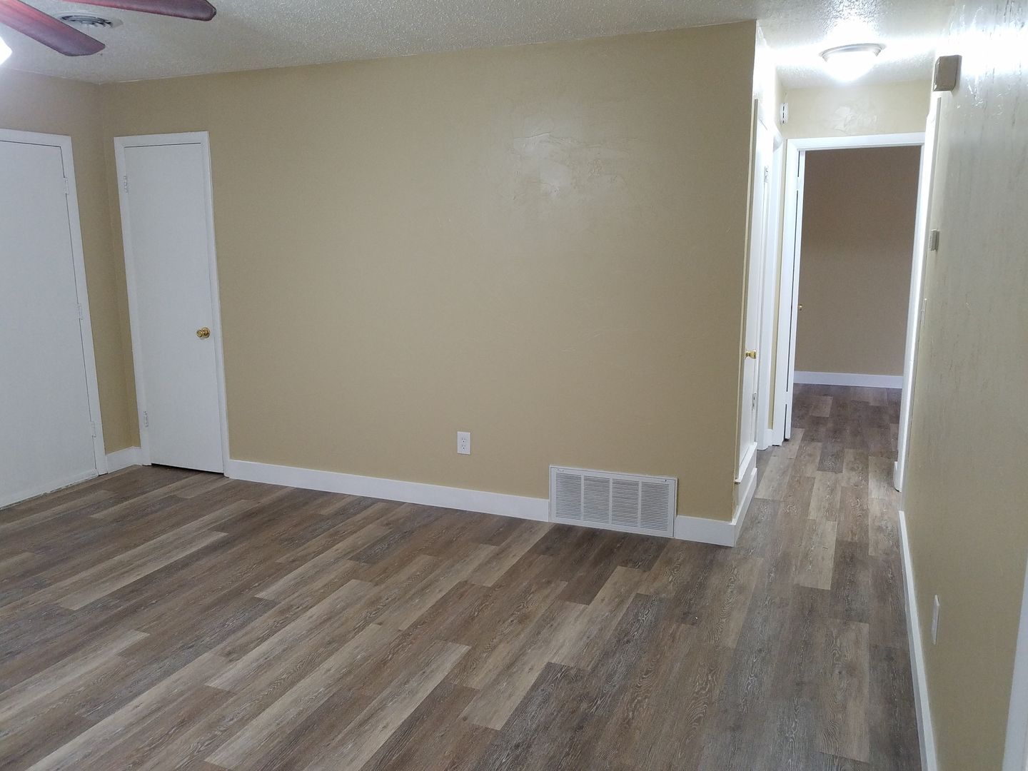 301 N University Dr unit 9 – photo 3