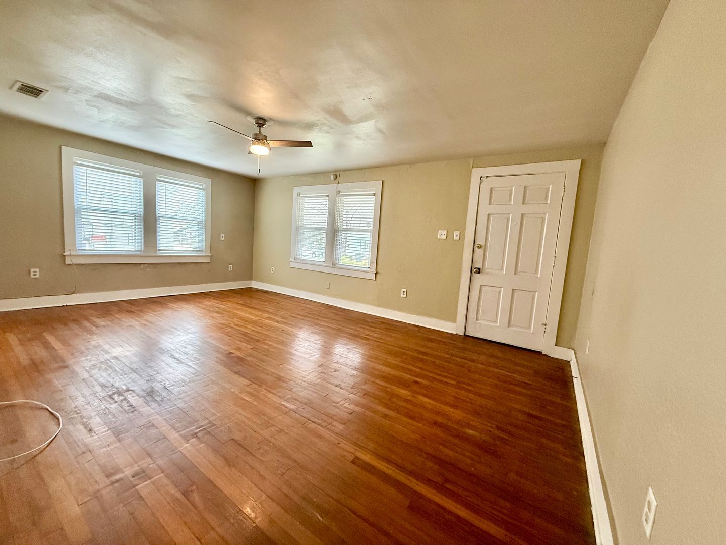 835 Iris St – photo 4