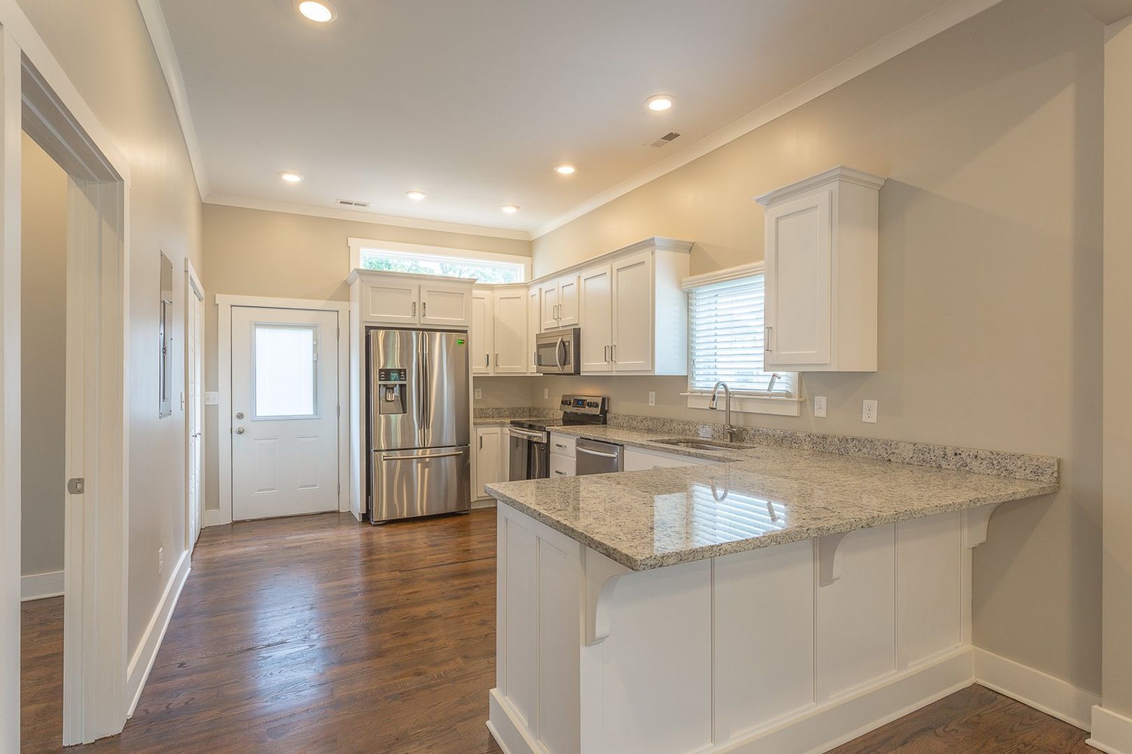 1008 Fairview Ave – photo 3