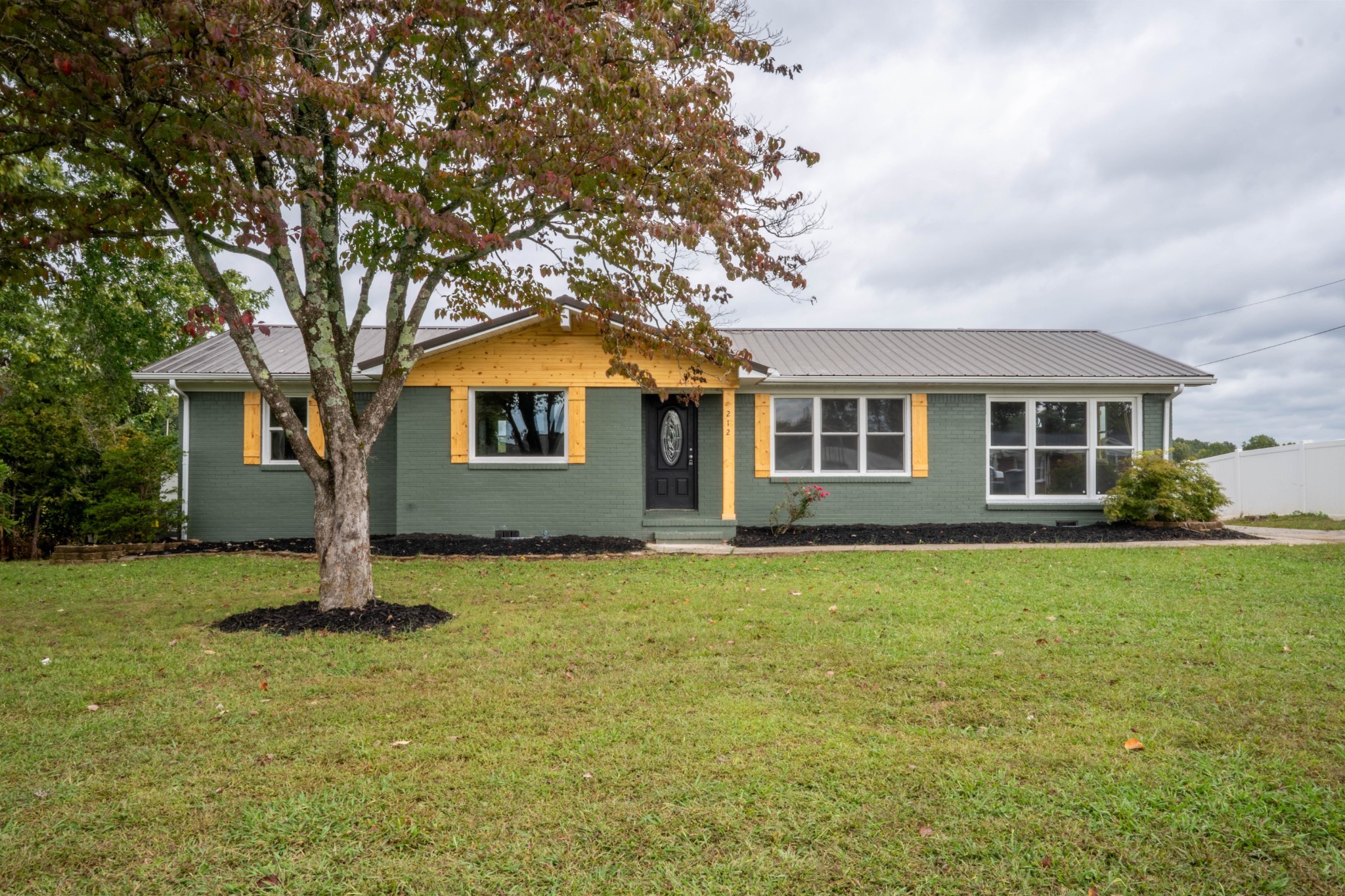 212 Couch St – photo 1