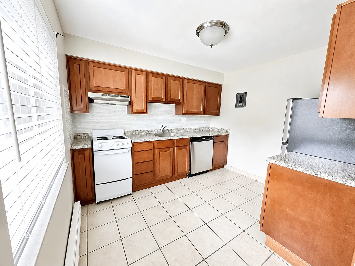 Cambridge Apartments – photo 2