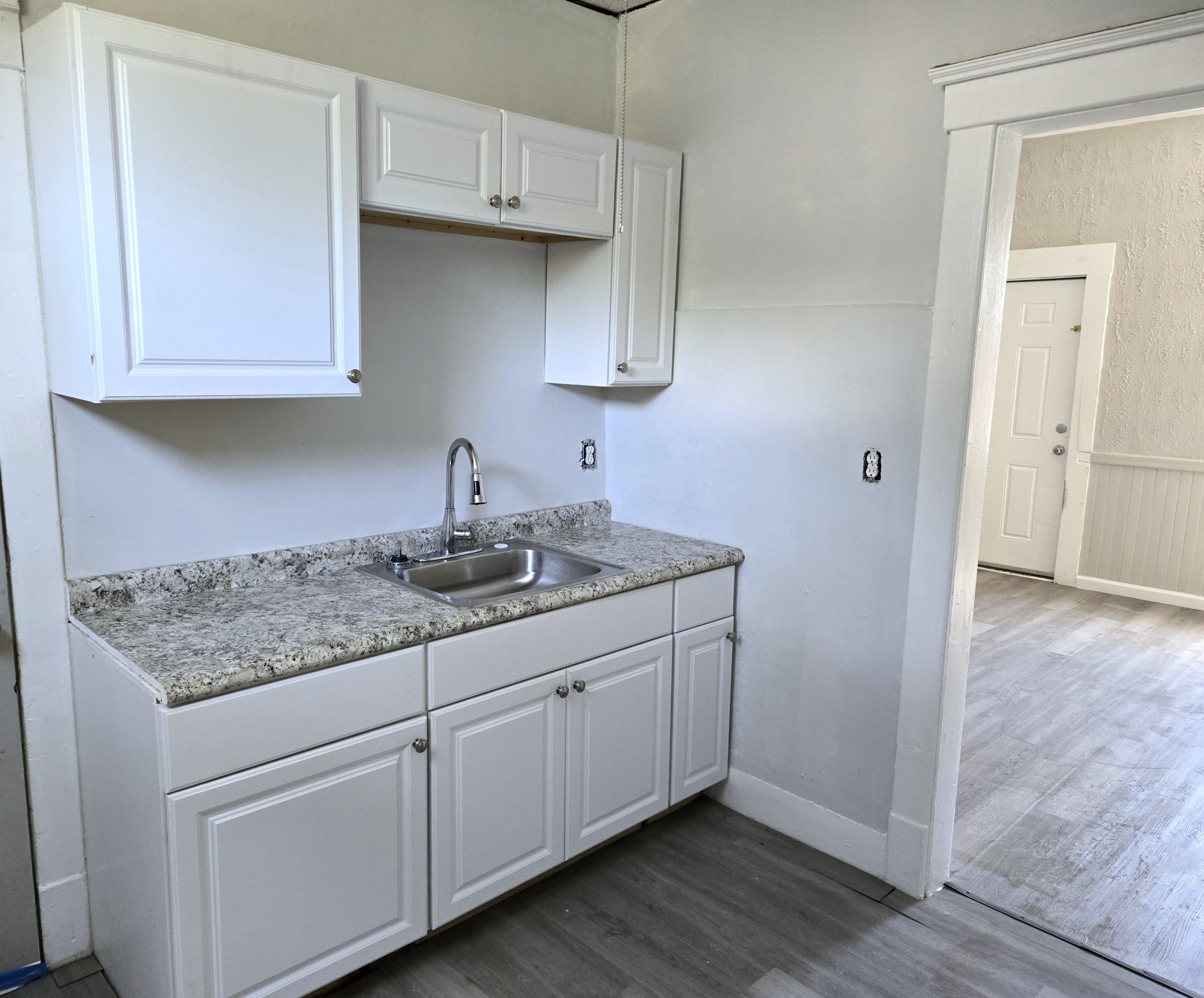 3912 Archwood Ave unit 1 – photo 2