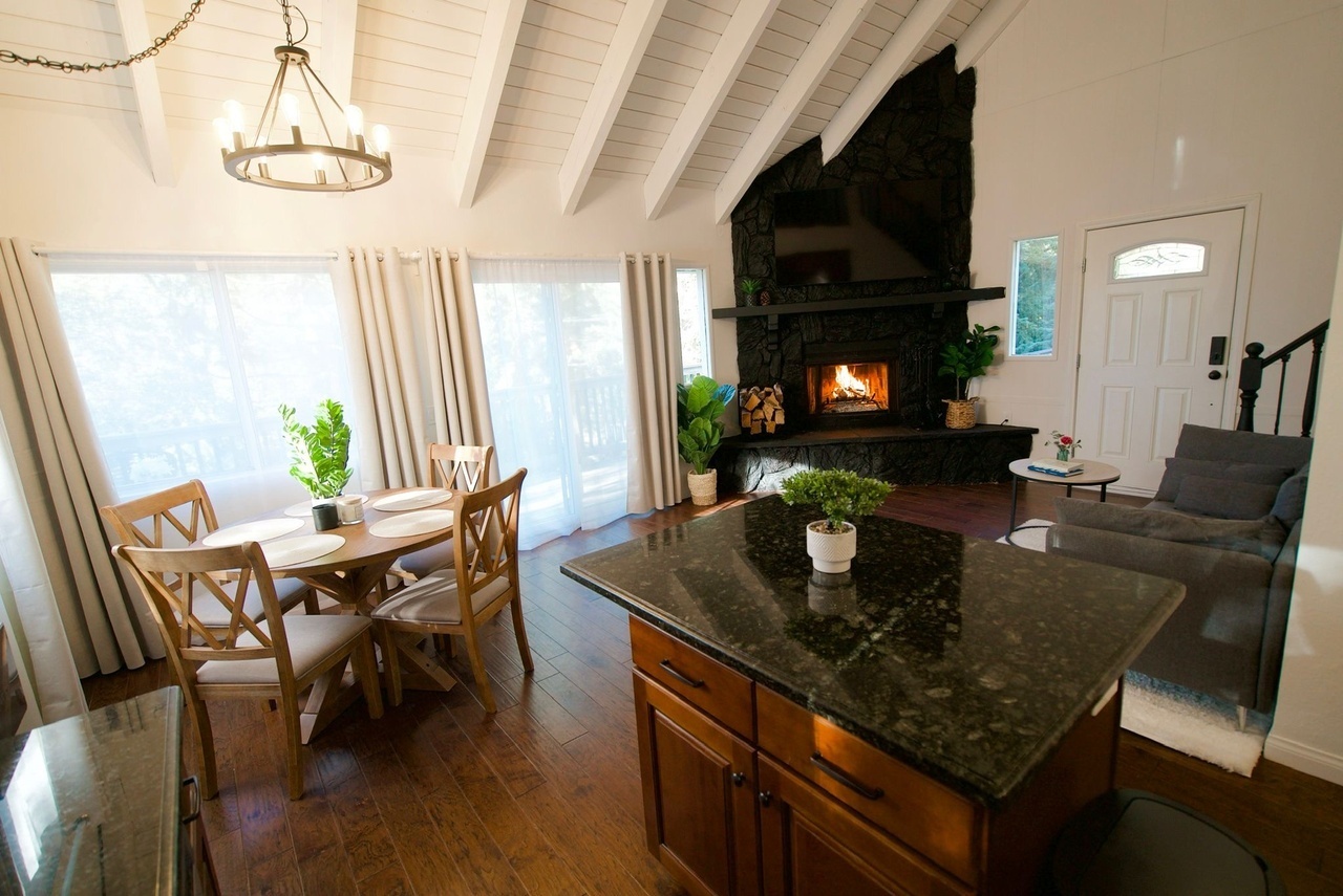 1090 Chateau Dr – photo 1