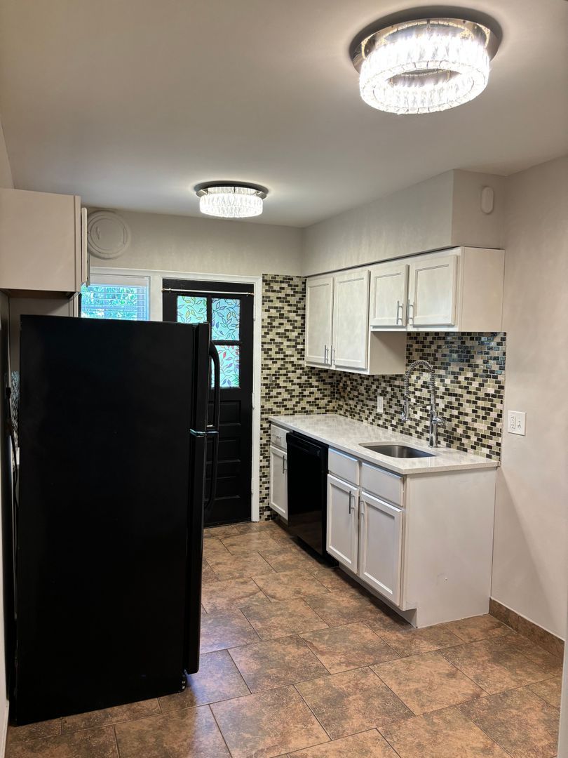 1026 Sanford Avenue – photo 3