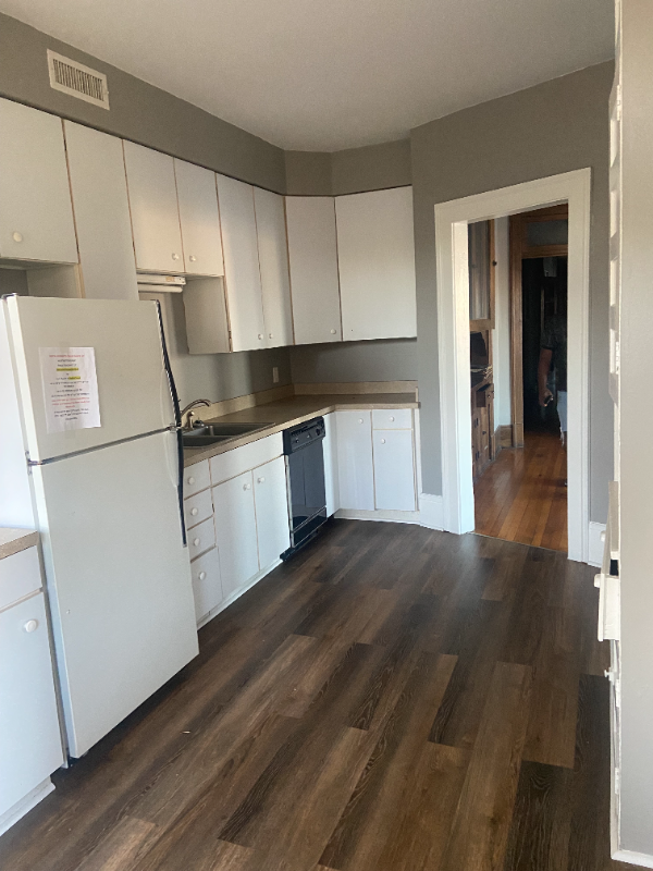 283 Park Ave W unit 3 – photo 3