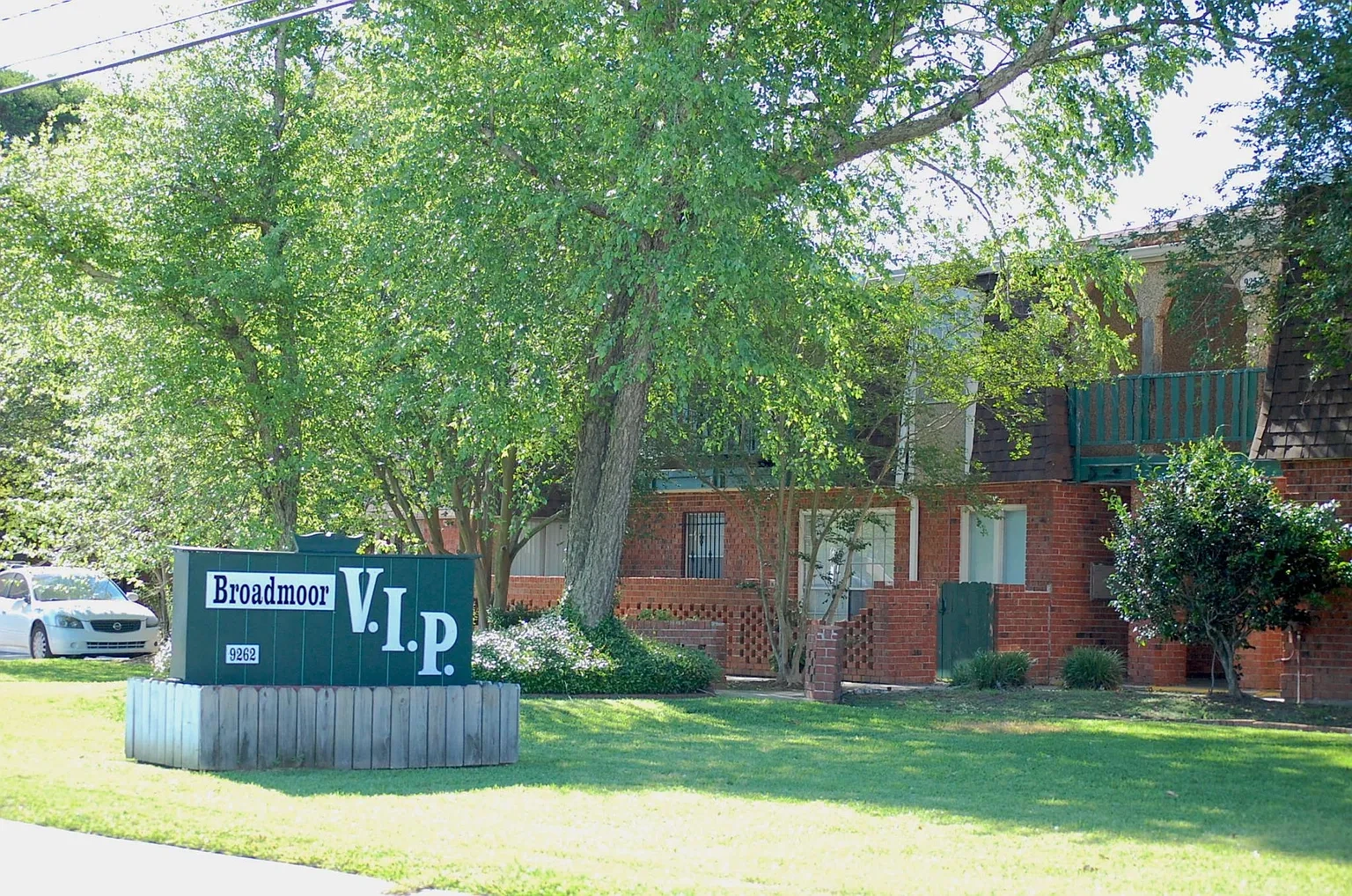 Broadmoor VIP Apartments – photo 2