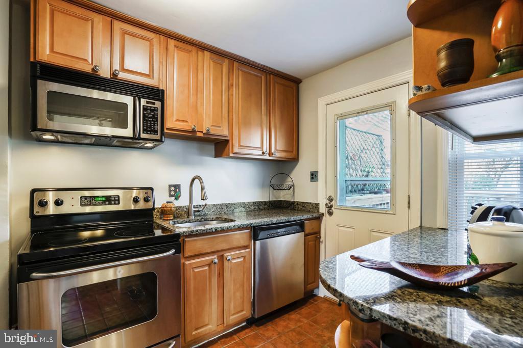 5710 Fenwick Dr – photo 3