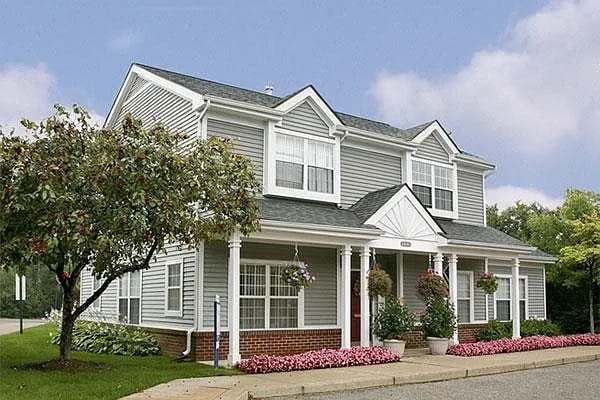 Brookwood Apartments – photo 1