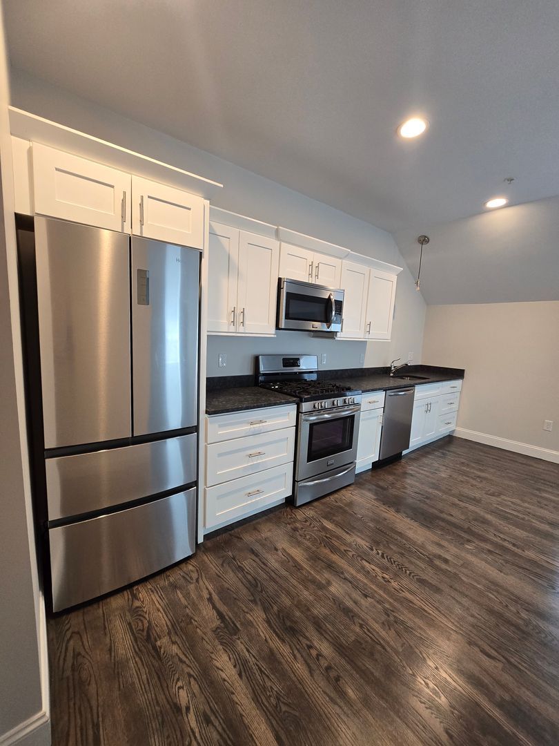 277 St George St unit (285 SGS) U:203 – photo 3