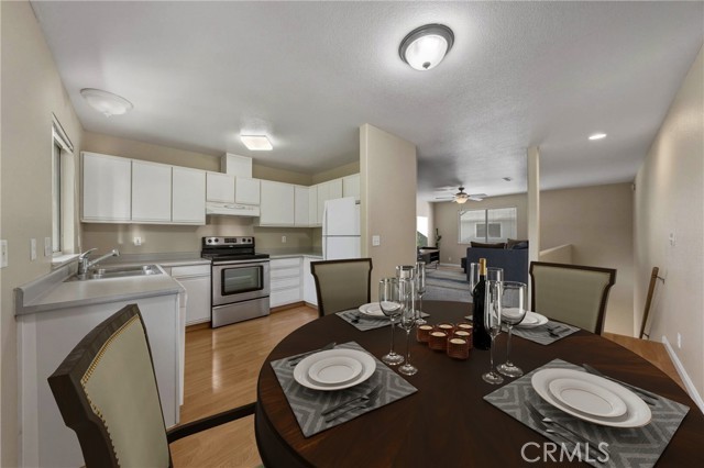 687 Armstrong St – photo 3