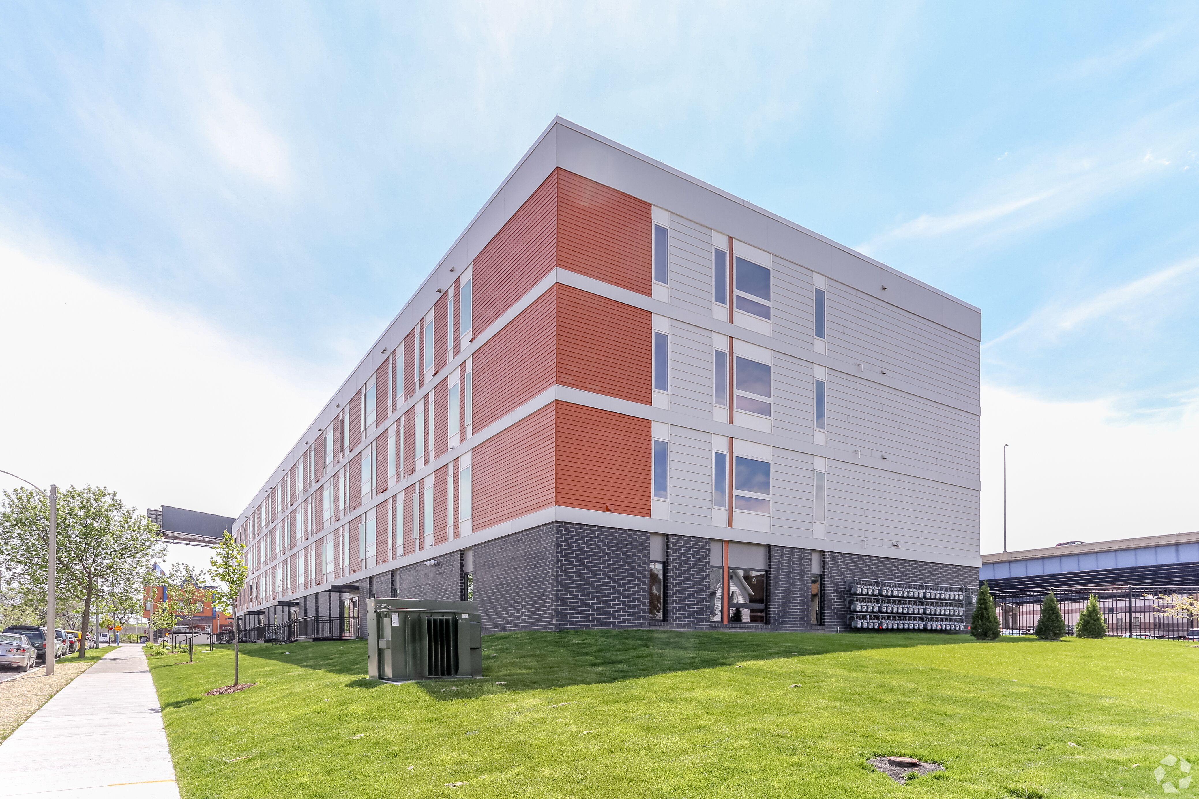 704 W National Ave – photo 1