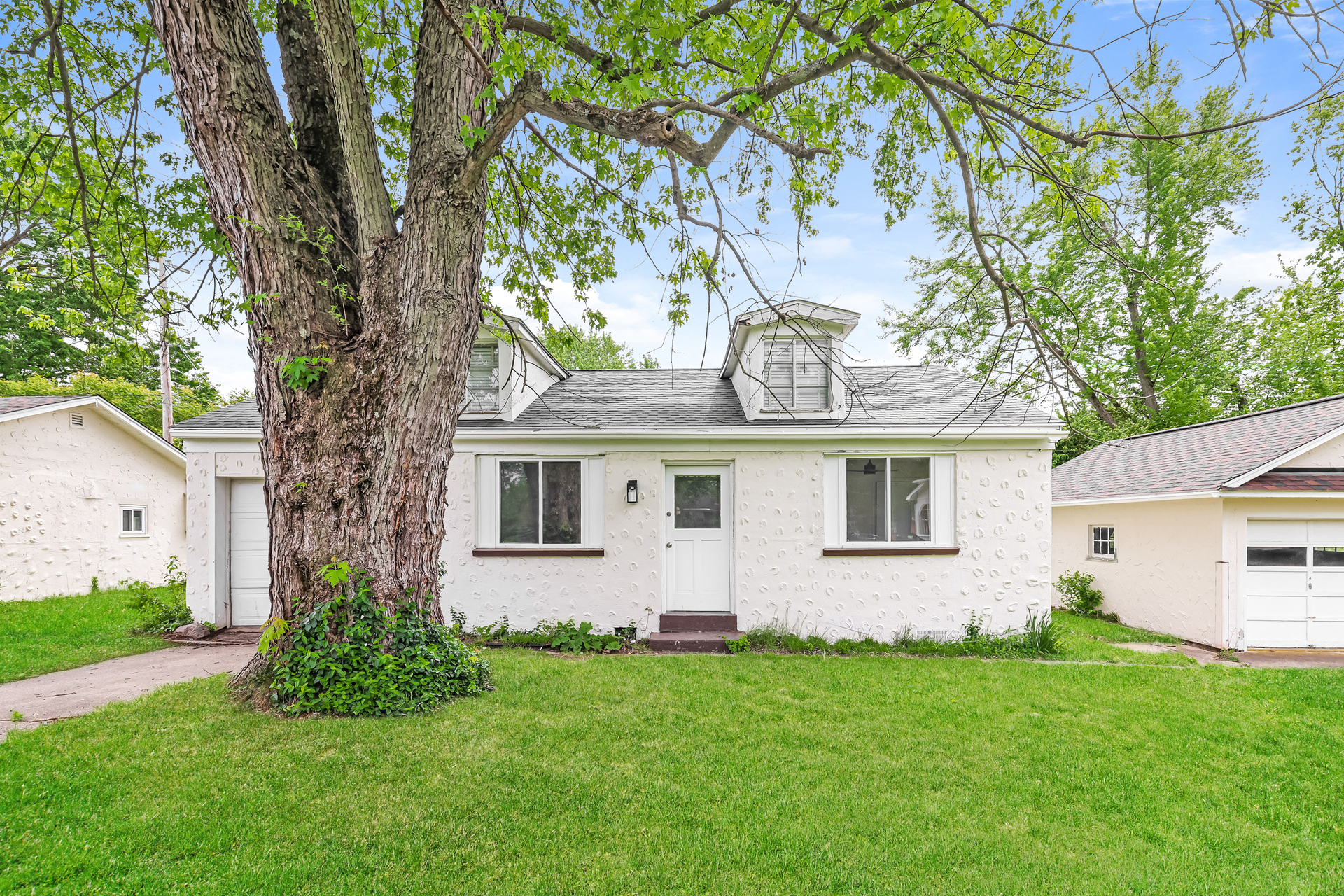 132 Burgess Ave – photo 1