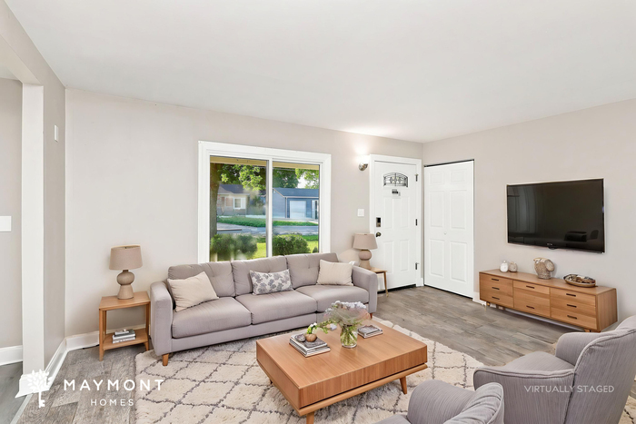 990 Sheffield Dr – photo 5