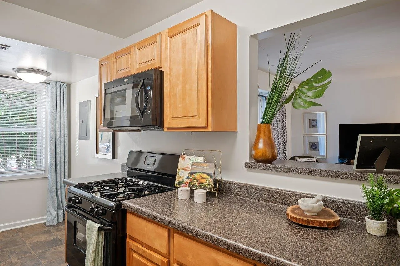 Cedar Gardens and Towers Apartments and Townhomes – photo 2