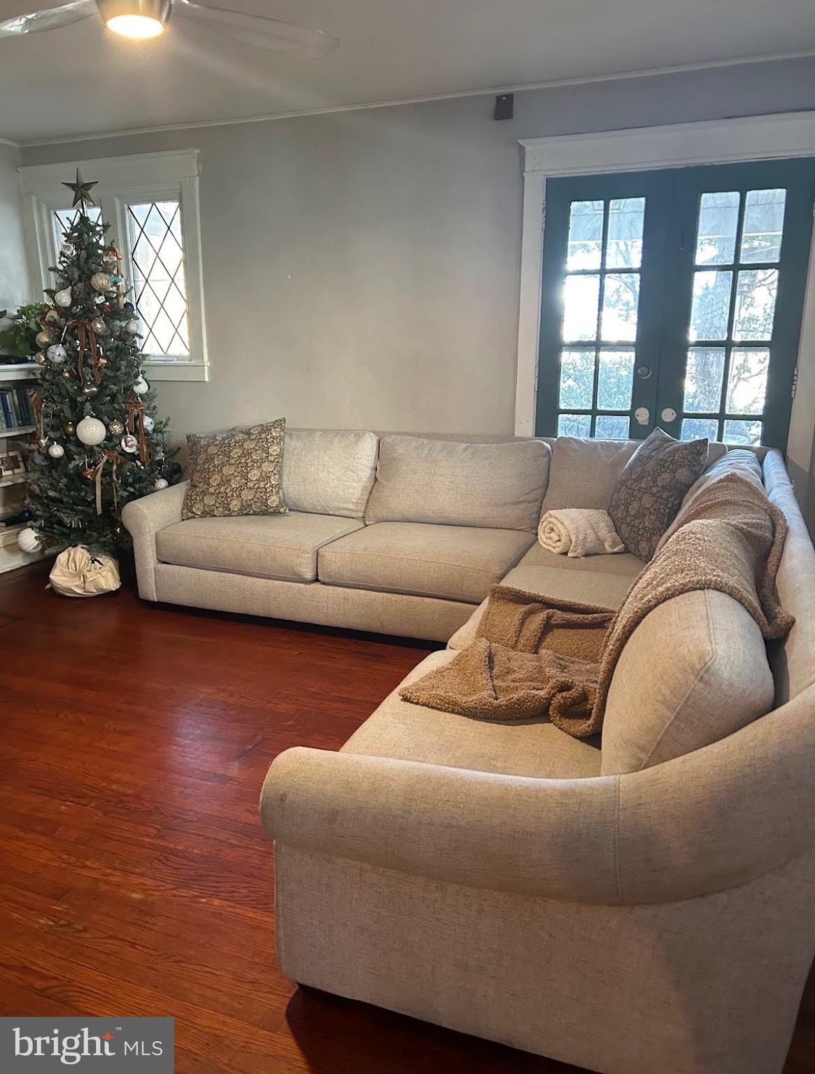 10 Greenwood Ave – photo 1