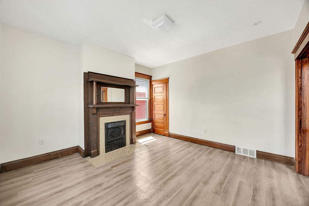 2421 Kenilworth Ave unit 2 – photo 2