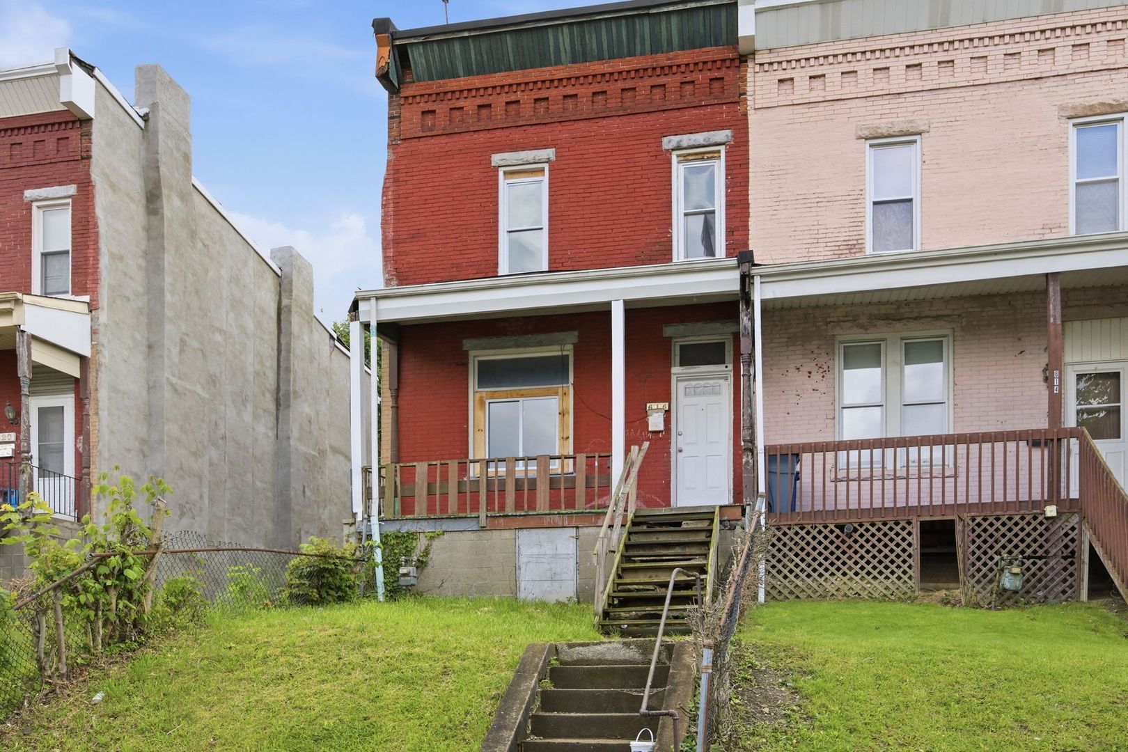 616 Lillian St – photo 2