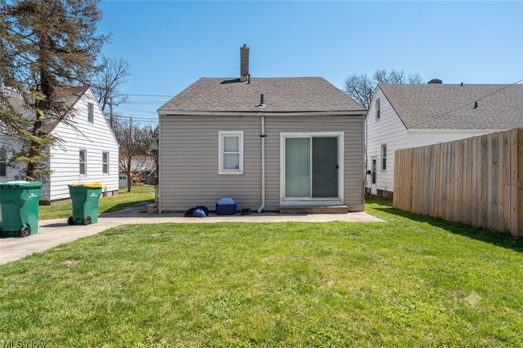18851 Raymond St – photo 2