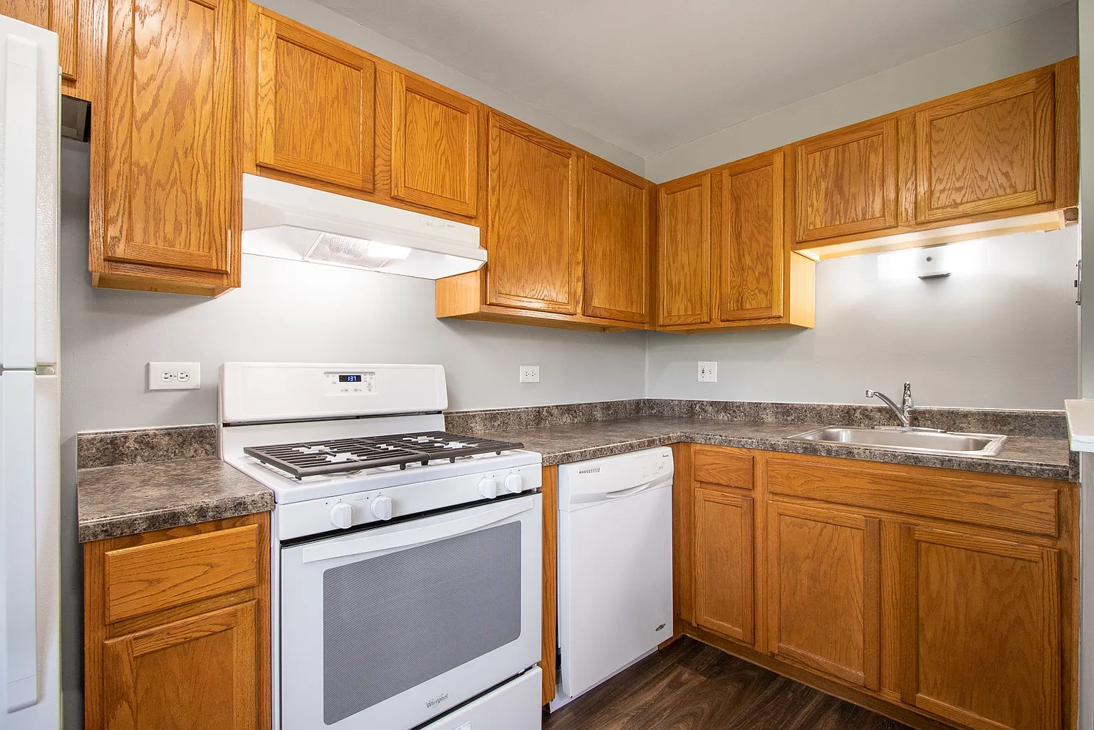 Emerald Pointe Apartments – photo 1