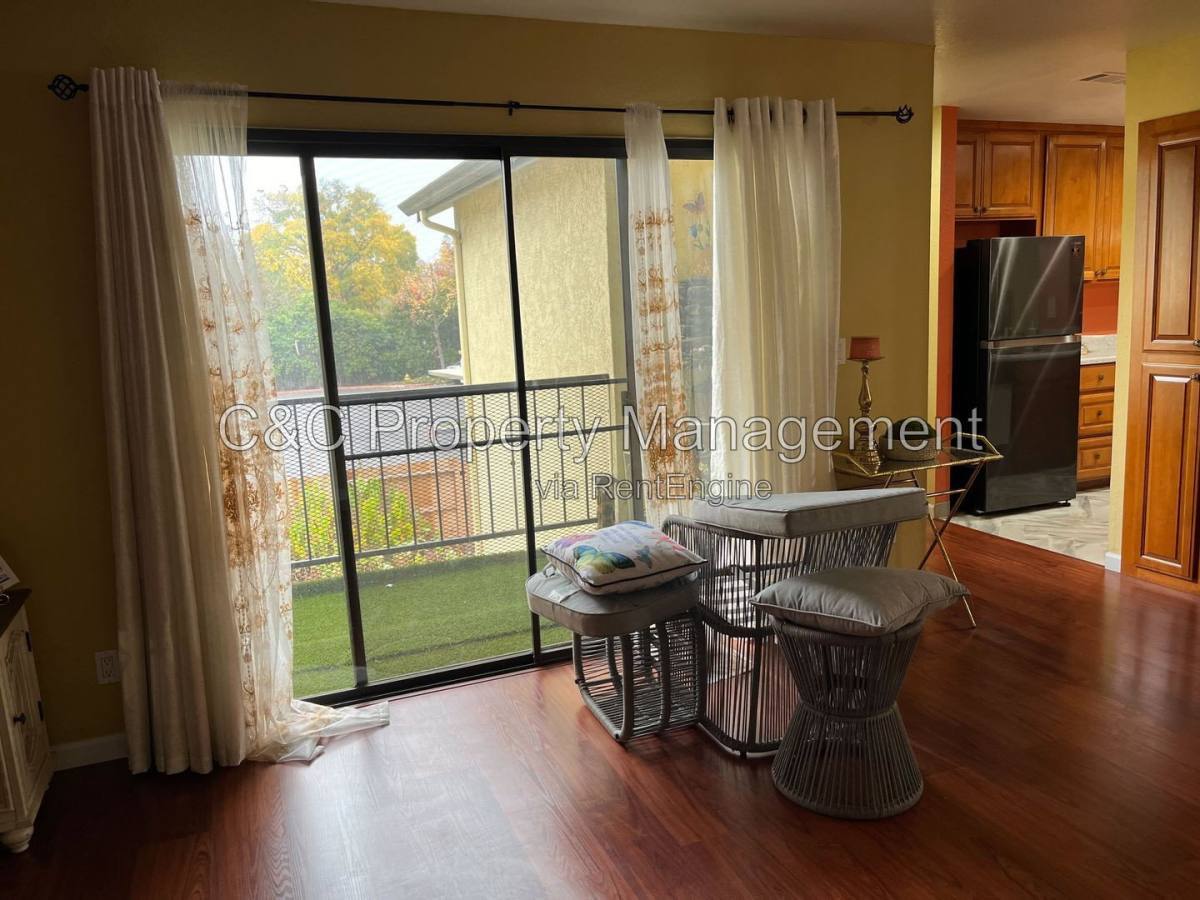 1613 W Swain Rd – photo 4
