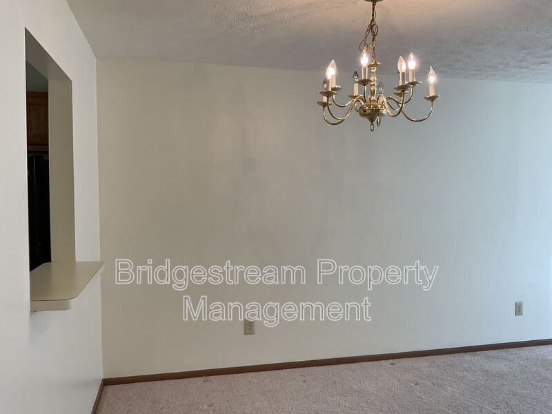 4579 Burchdale St – photo 5