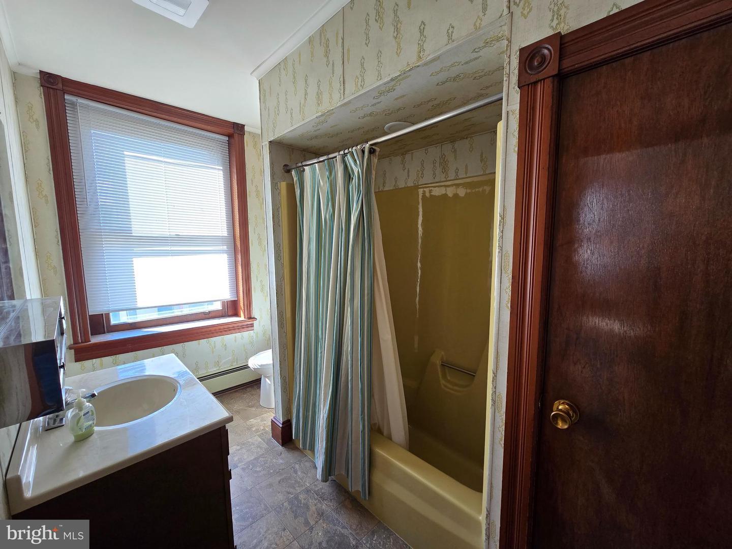 209 E Market St unit 2F – photo 2