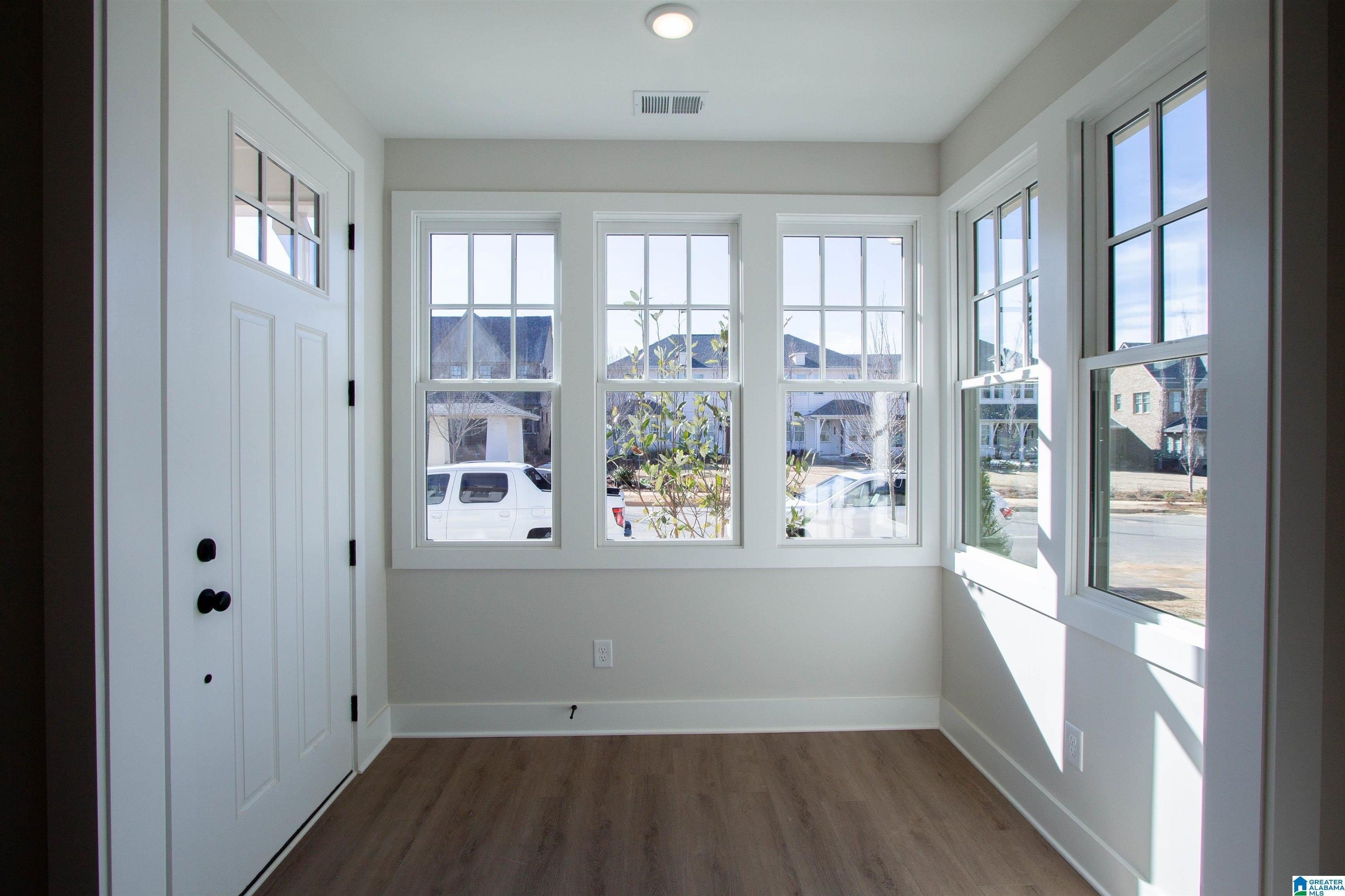 1188 Windsor Sq – photo 2