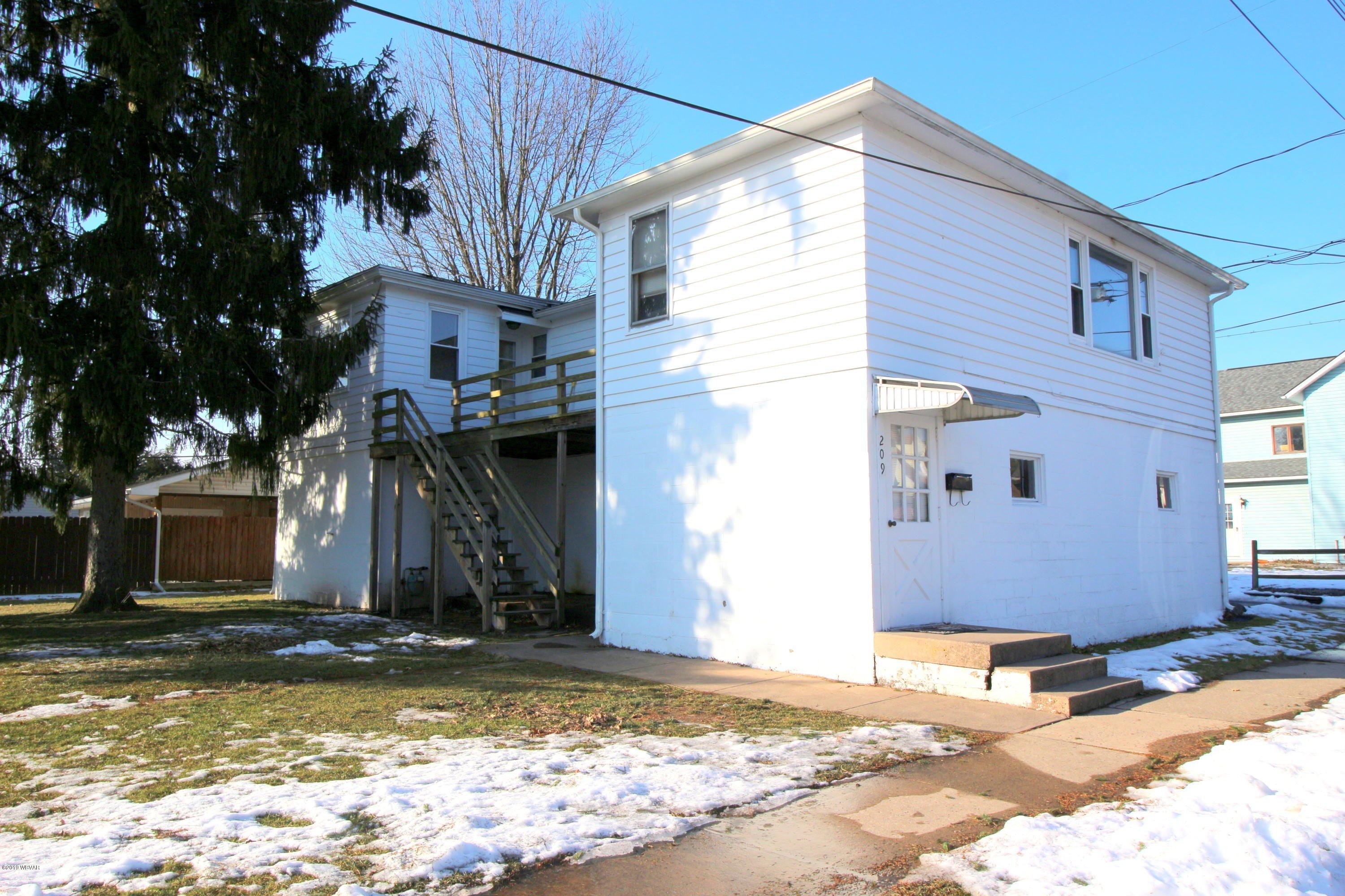 209 Washington St N – photo 1