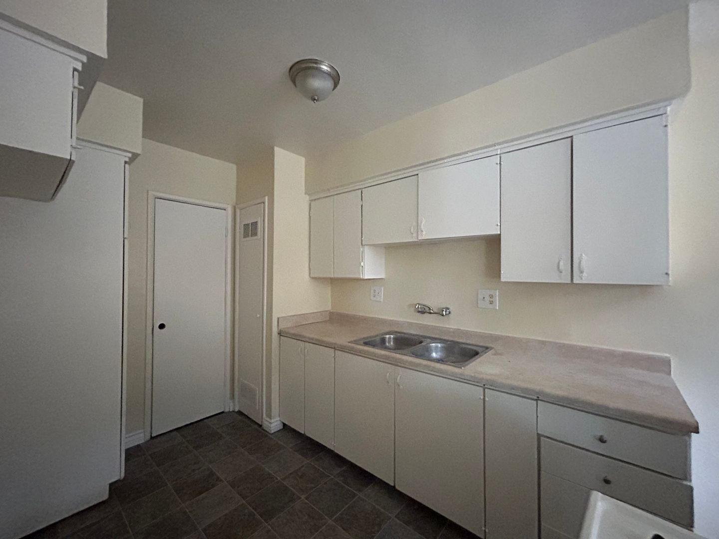 1521 N Sierra Way unit 1537 N. Sierra Way Apt.#2 – photo 1
