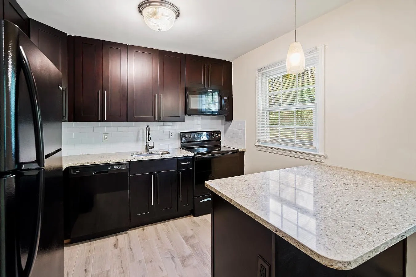 Newtonian Garden Apartments – photo 3