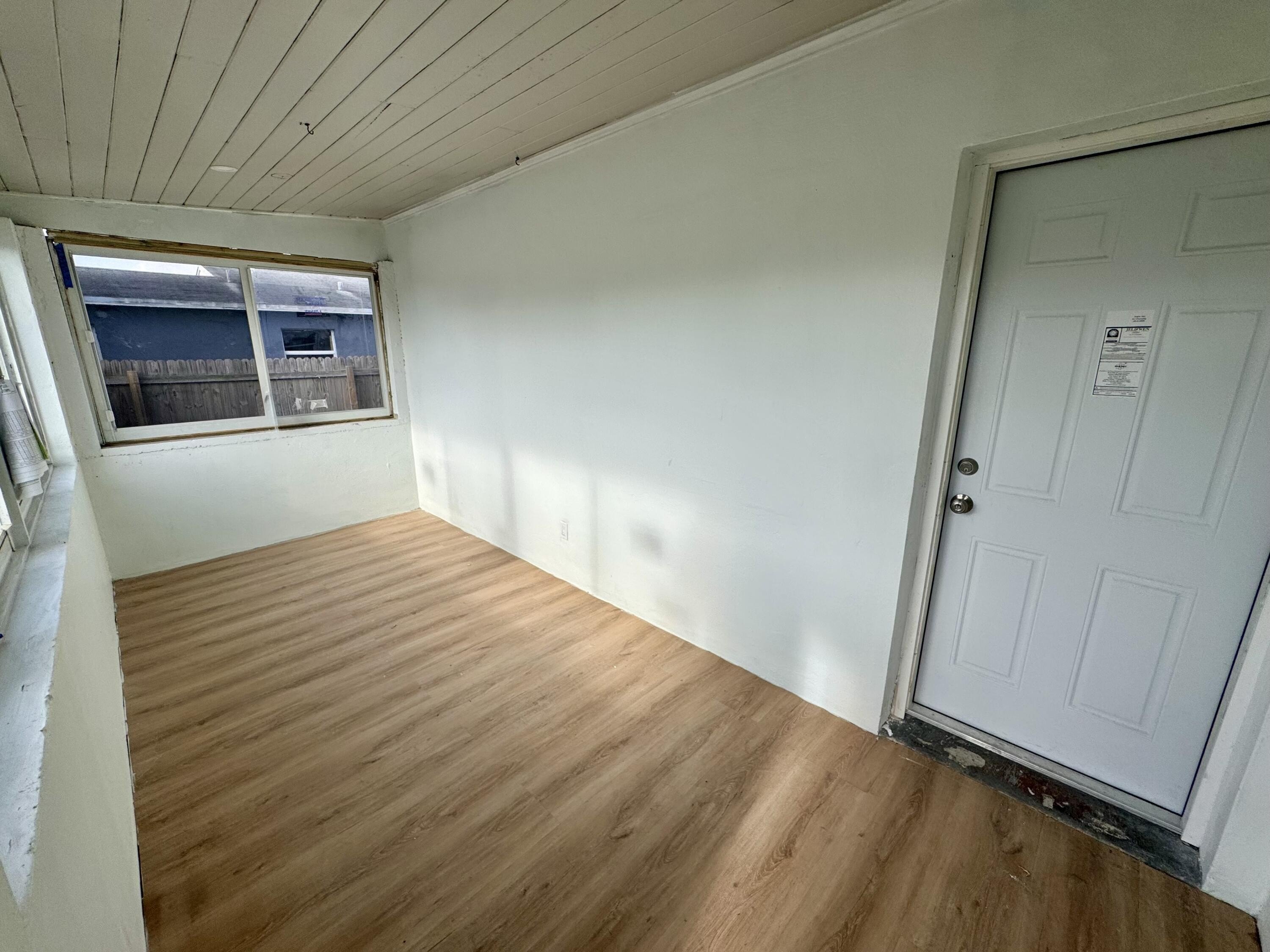 2513 Avenue E – photo 2