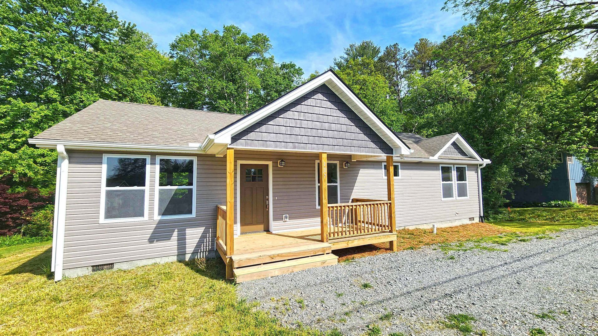127 Hawthorne Dr – photo 1