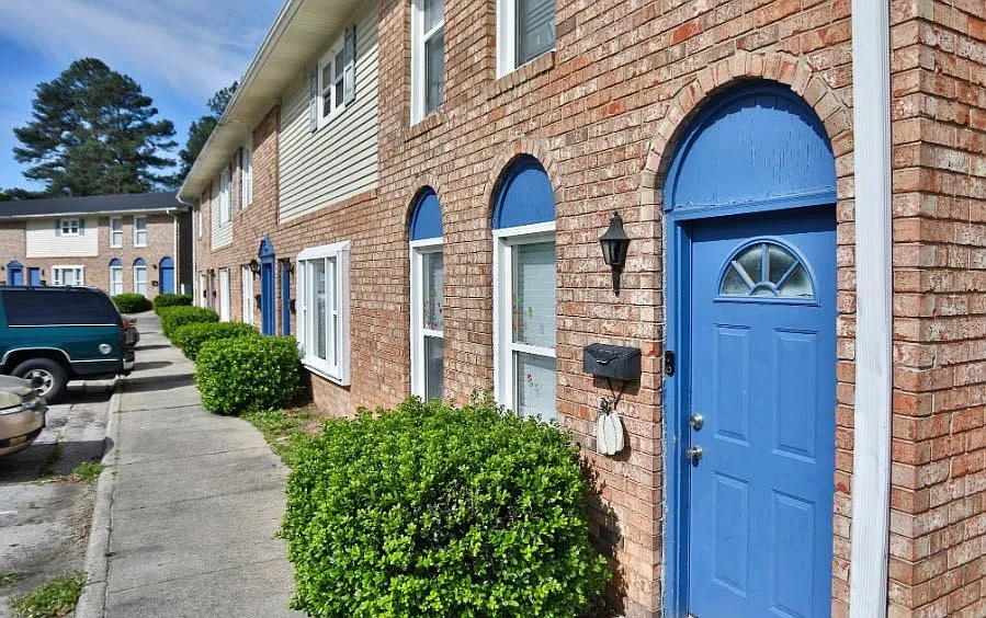 Richmond Hills Apartments – photo 2