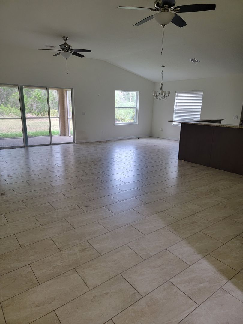 321 W Climbing Ivy Ct – photo 2