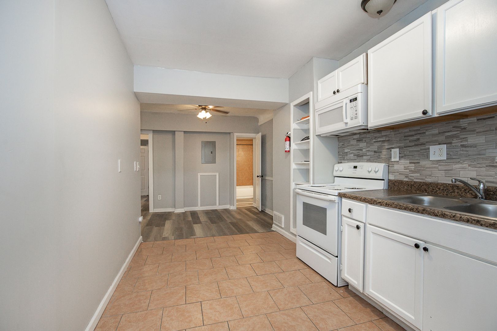 14222 Lorain Ave unit 14222 Lorain Unit A – photo 2