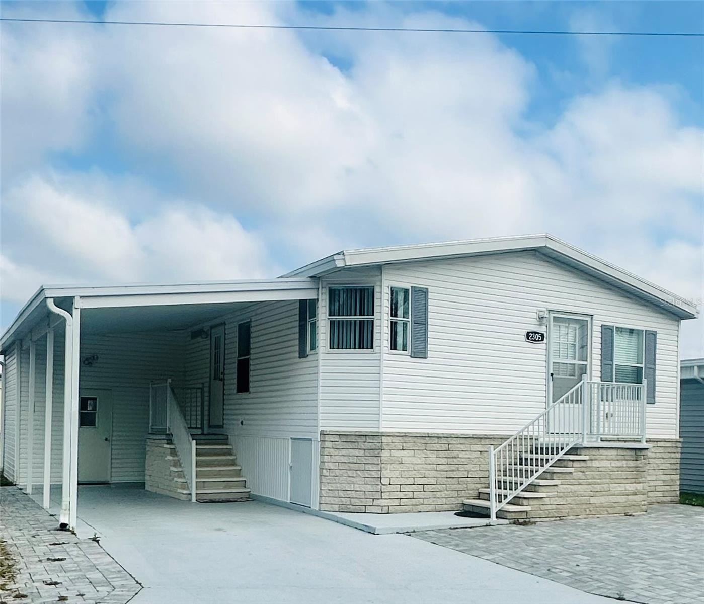 2305 Bay Dr – photo 1