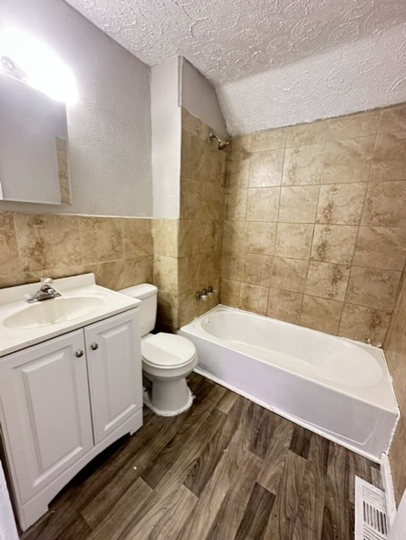 934 W 14th St – photo 3