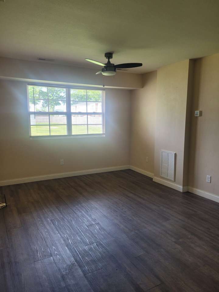 50 Westwood Dr unit 8 – photo 2