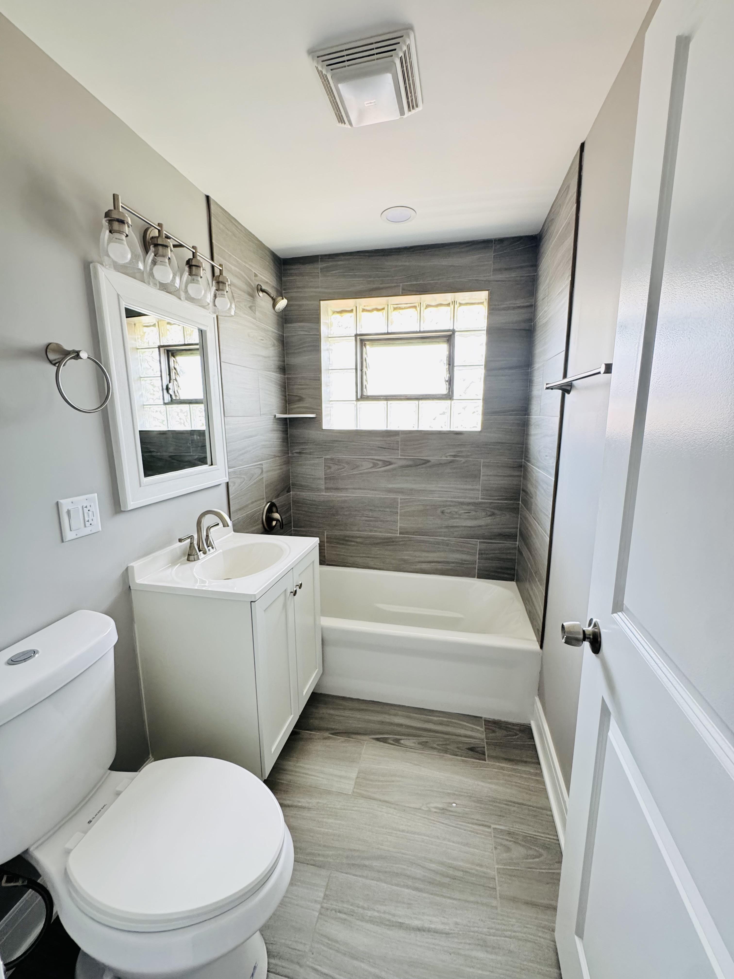 843 W 123rd St unit V4 – photo 3