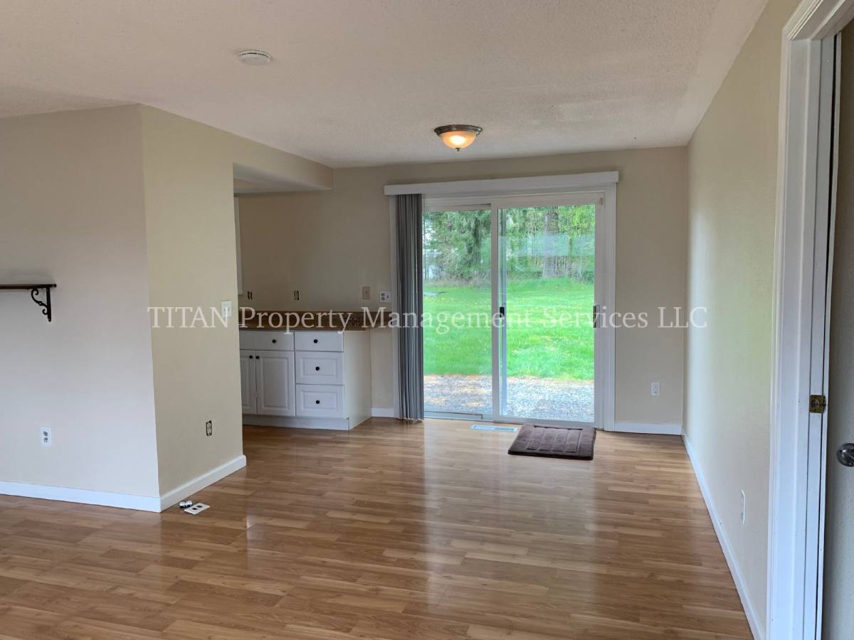 798 E Bridge St – photo 3