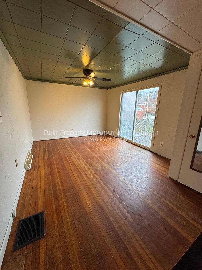 2837 Capitol St – photo 1